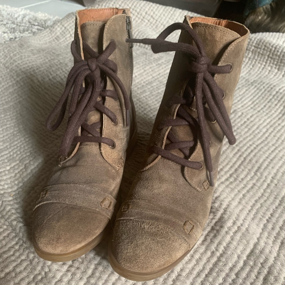 Born boots